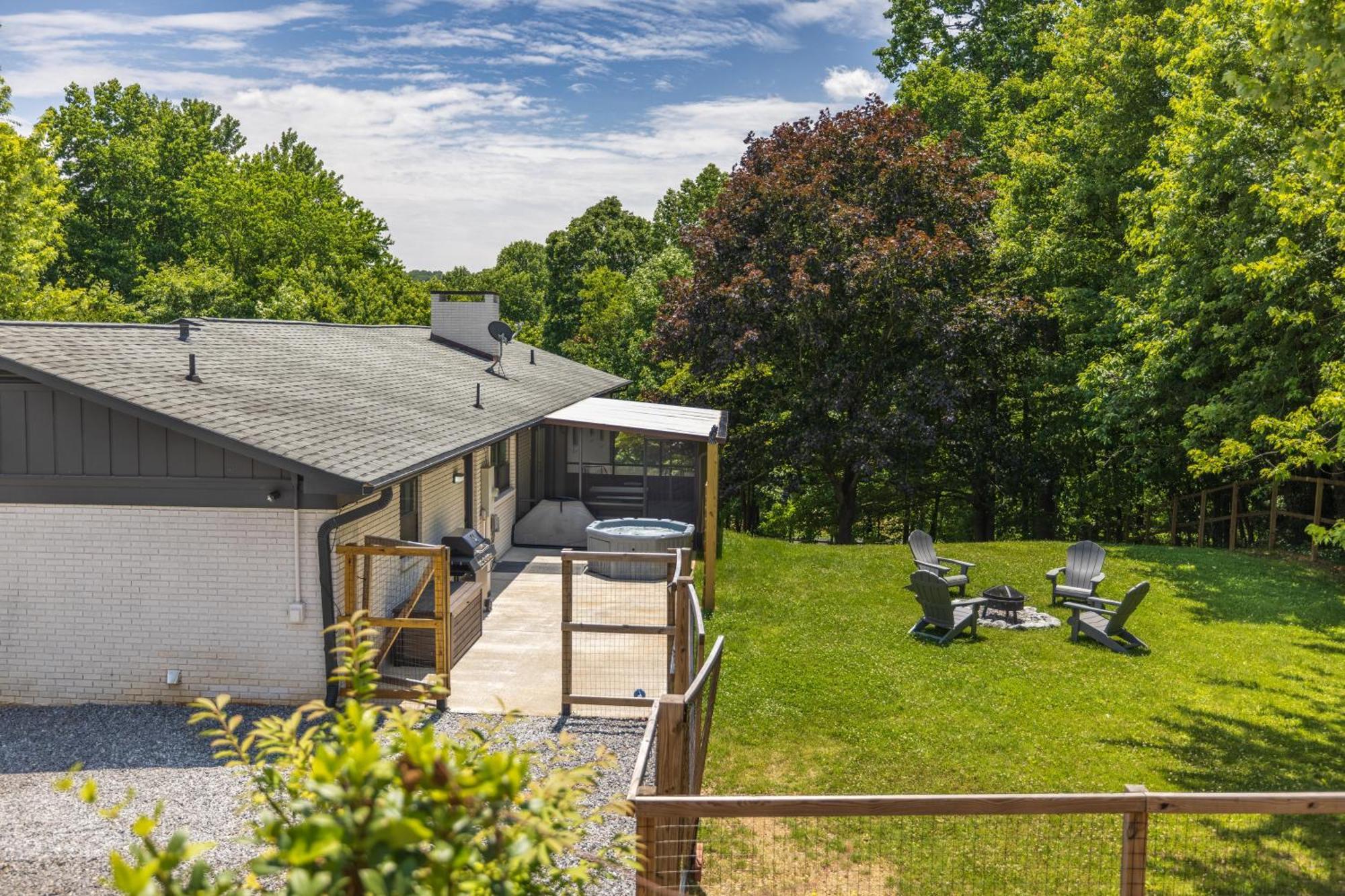 Mid-Century Modern Impeccable Remodel With Hot Tub Villa Asheville Exteriör bild