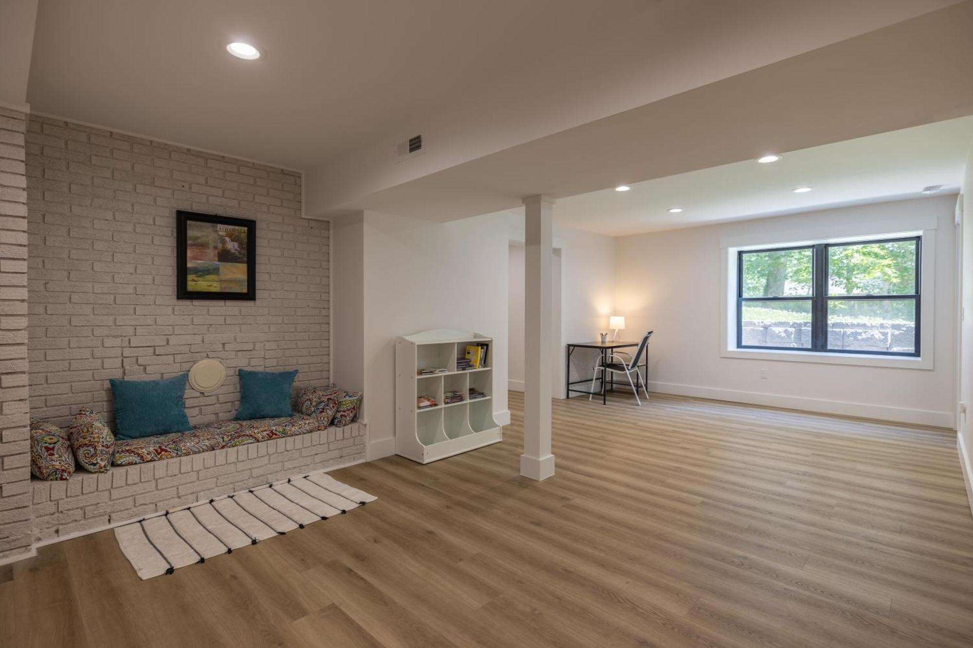 Mid-Century Modern Impeccable Remodel With Hot Tub Villa Asheville Exteriör bild