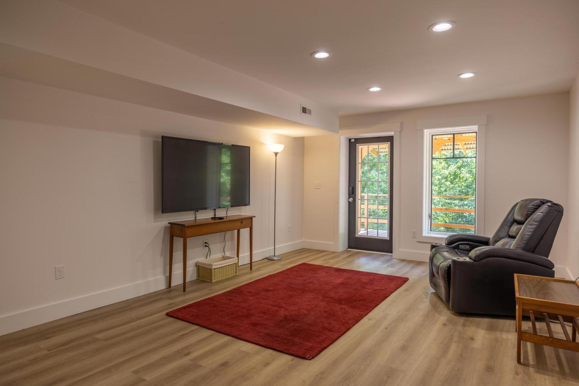 Mid-Century Modern Impeccable Remodel With Hot Tub Villa Asheville Exteriör bild